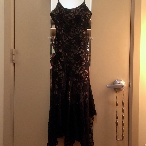 White House | Black Market Lace Dress - Picture 2 of 6